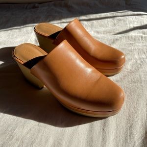 Universal Thread Azalea Clogs